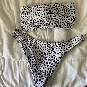 Black and white bikini set